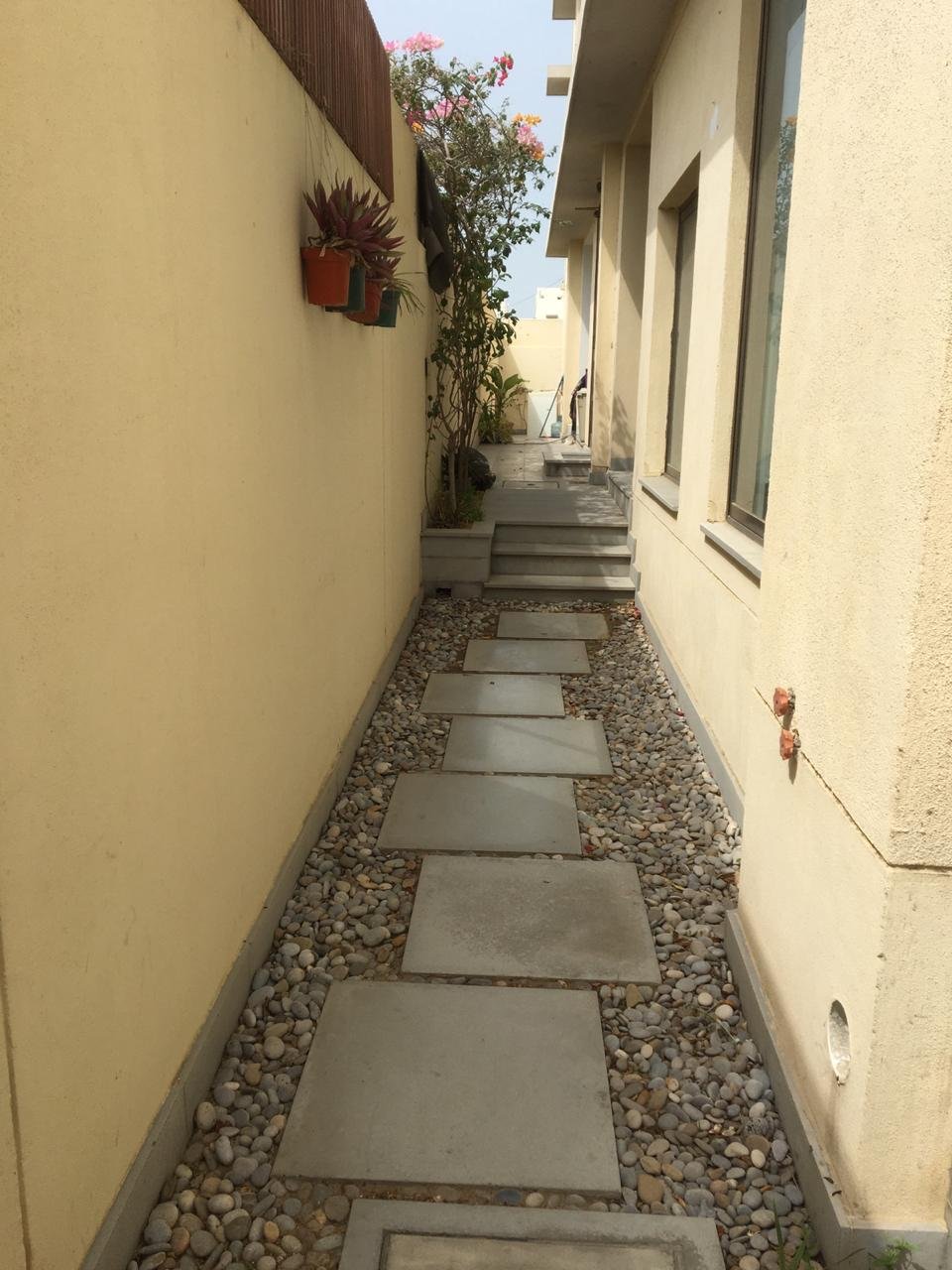 3 Bed house with huge lounges and Roof facility facing golf course and sea