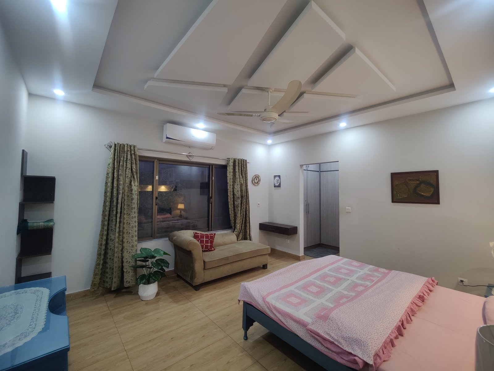 Furnished Room
